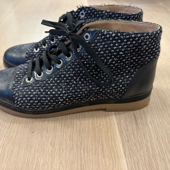 Chanel interlocking CC Logo Lace-Up ankle bootie - Picture 2 of 7